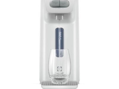 Purificador Electrolux de Água Gelada Fria e Natural Elétrico Compacto Eletronico placa Electrolux Filtro refil 6 meses ou 3000l Bivolt Branco PE15B